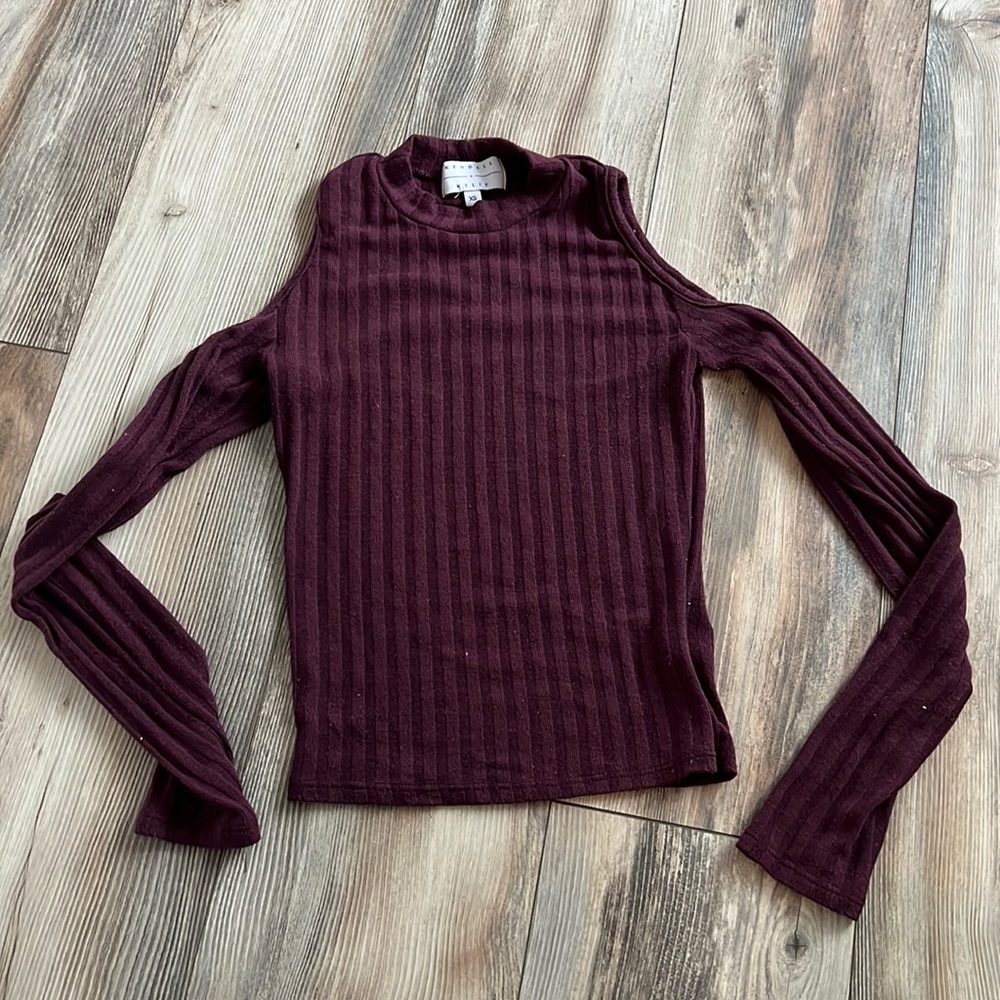 Kendall & Kylie Cut out Shoulder Long Sleeve Plum / Wine color shirt